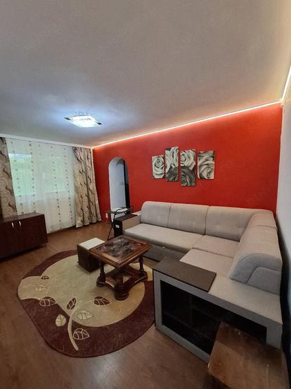 Apartament cu 3 camere semidecomandat în Central