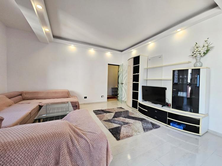 Apartament cu 3 camere decomandat în Drumul Taberei