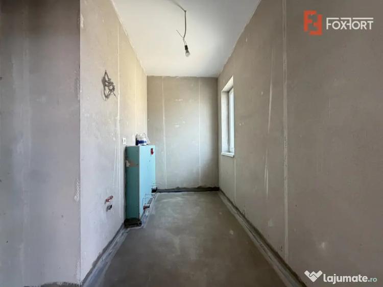 Casă cu 5 camere cu Teren 334 Mp în Dumbrăvița