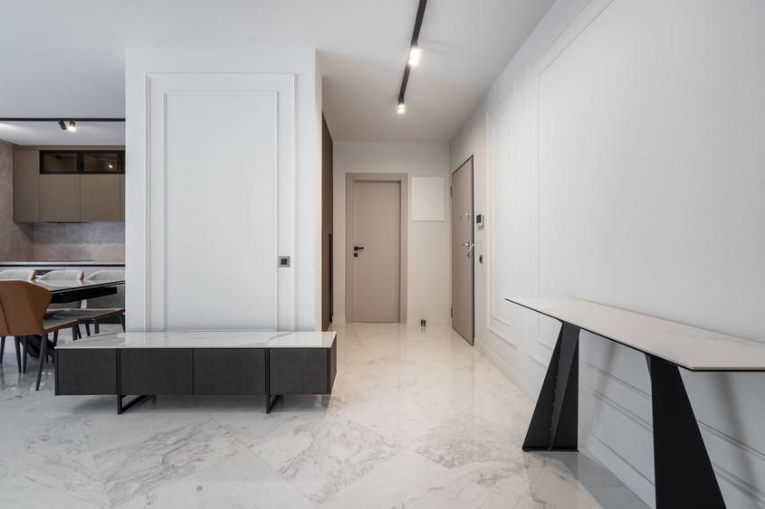 Apartament cu 4 camere decomandat în Sud-Vest