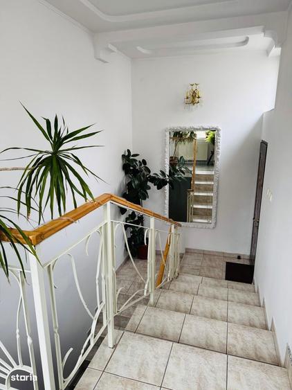 Casă cu 6 camere cu Teren 242 Mp în Viilor