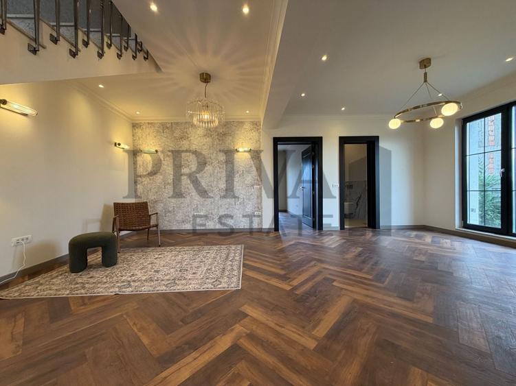 Duplex cu 4 camere cu Canalizare în Moșnița Nouă