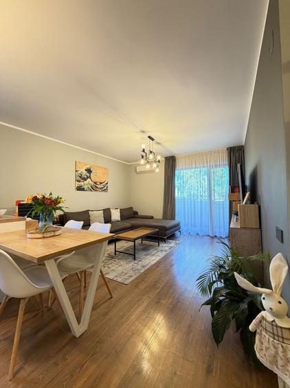 Apartament cu 3 camere semidecomandat, mobilat în Europa