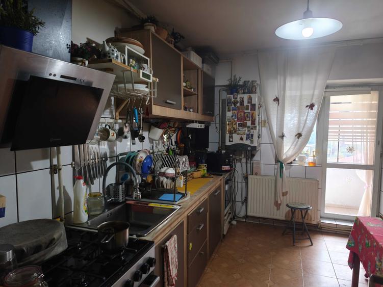 Apartament cu 4 camere decomandat în Central