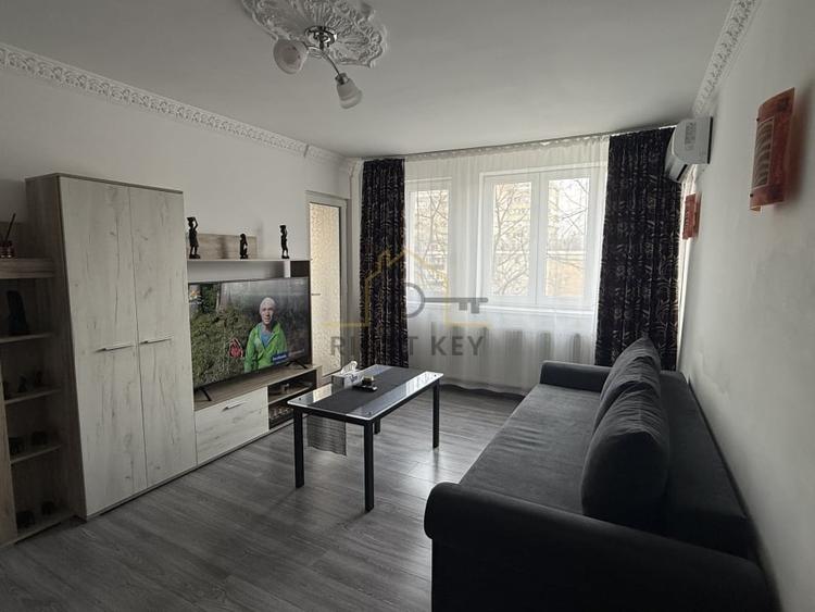 Apartament cu 2 camere semidecomandat, mobilat în P-ța Gorjului