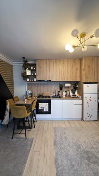 Apartament cu 3 camere semidecomandat, mobilat în Dâmbul Rotund