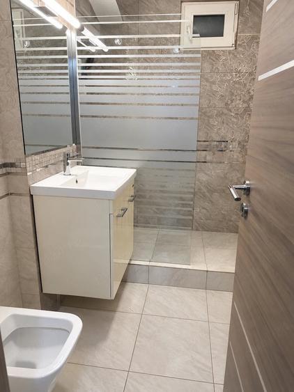 Apartament cu 3 camere decomandat în Lipovei