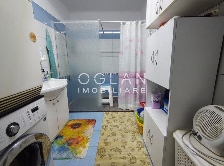 Casă individuală cu 7 camere cu Canalizare în Șelimbăr