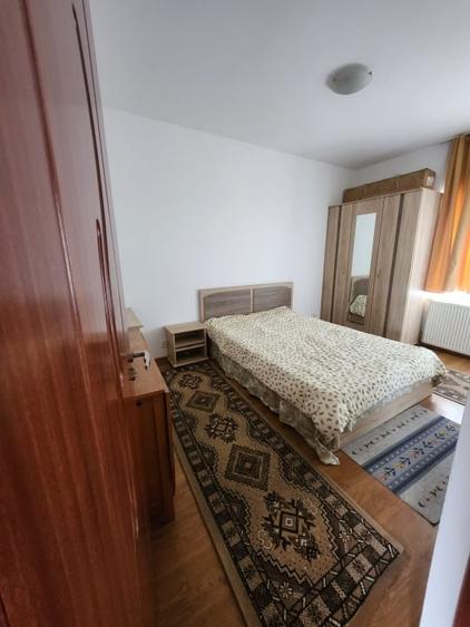 Apartament cu 3 camere semidecomandat, mobilat în Florești