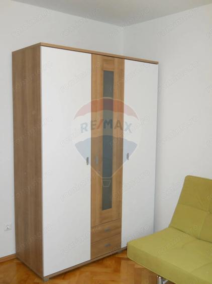 Apartament cu 4 camere decomandat în Târgu Cucu