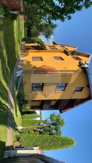 Casă individuală cu 15 camere cu Teren 861 Mp în Central