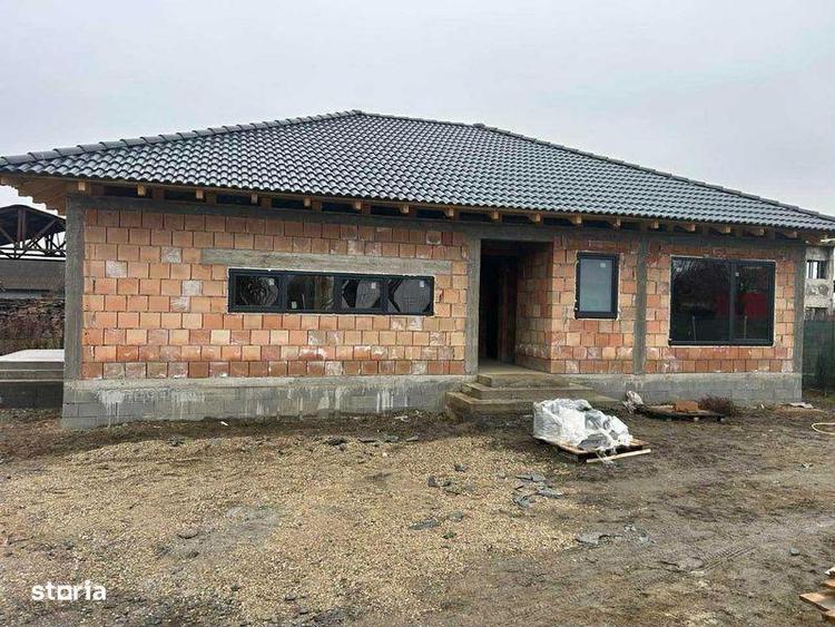 Casă cu 4 camere cu Teren 146 Mp în Ernei