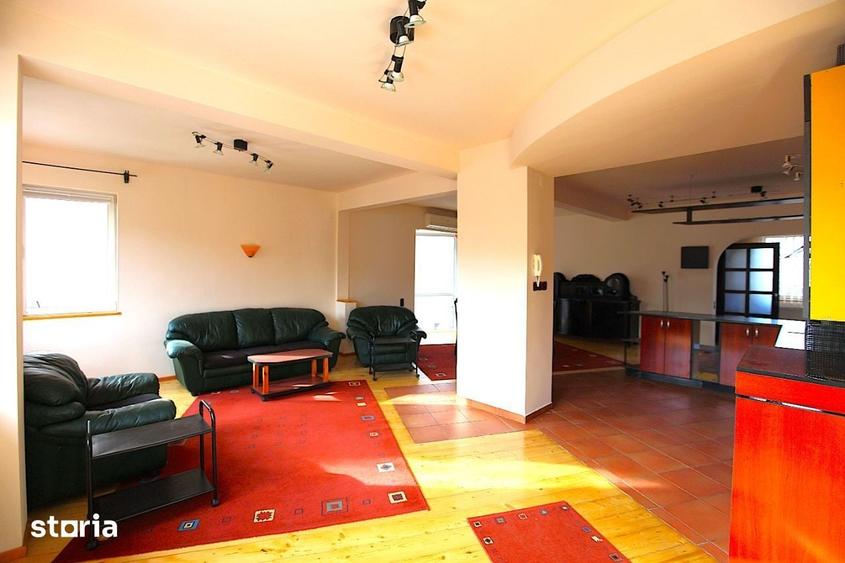 Casă cu 7 camere cu Teren 212 Mp în Centrul Civic