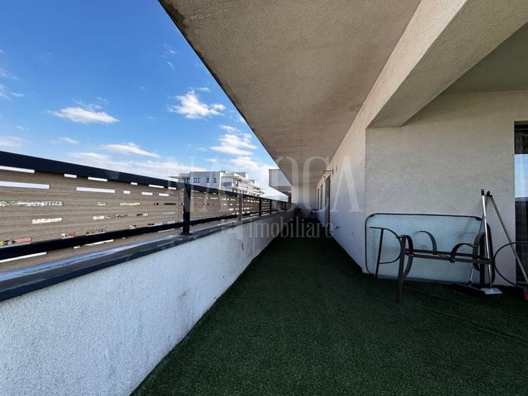 Penthouse cu 4 camere semidecomandat în Între Lacuri