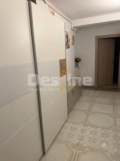 Apartament cu 3 camere semidecomandat în Giulești