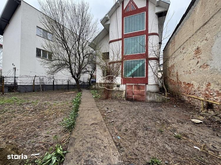 Casă cu 4 camere cu Teren 300 Mp în Central