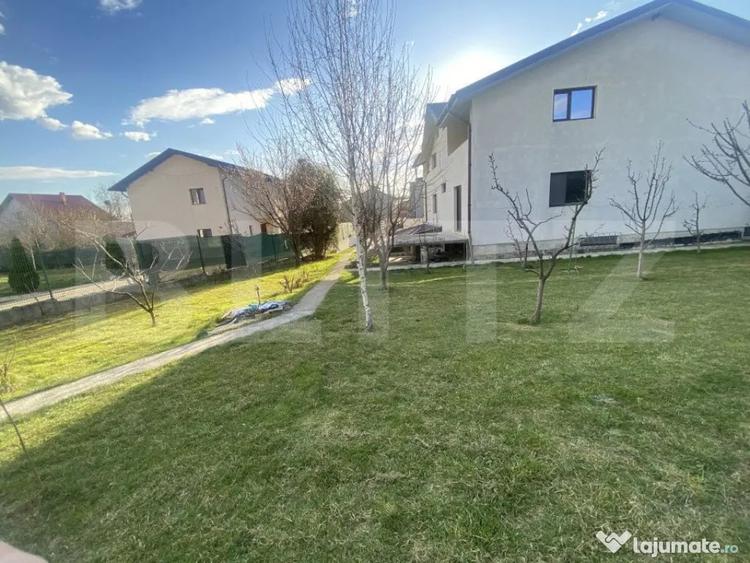Casă cu 7 camere cu Teren 1100 Mp în Bucov