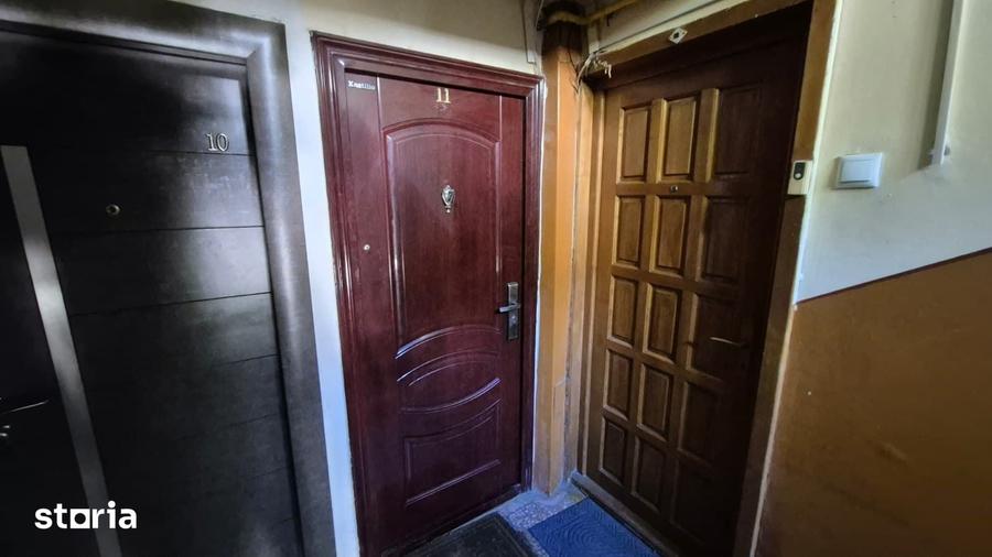 Apartament cu 3 camere semidecomandat în Șagului