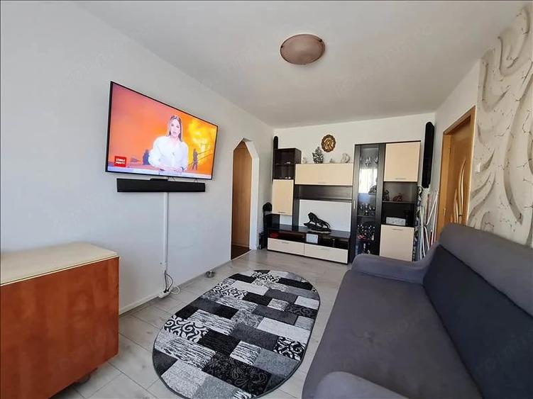 Apartament cu 2 camere semidecomandat în Florilor