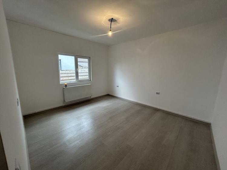 Casă cu 3 camere în Lumina
