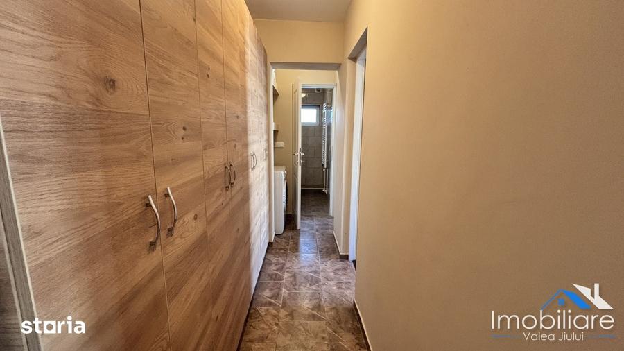Apartament cu 3 camere decomandat în Petros