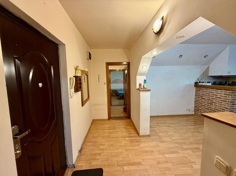Apartament cu 3 camere decomandat în Central