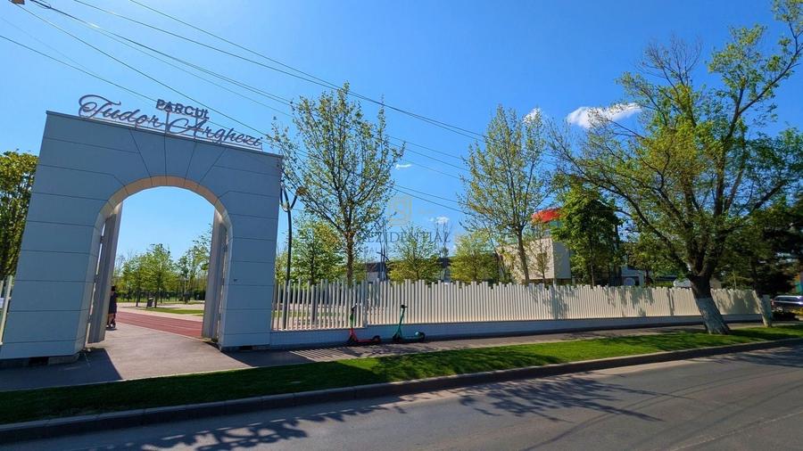 Teren Construcții intravilan de 3000 mp, în Apărătorii Patriei