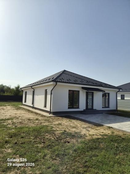 Casă cu 3 camere în Suseni