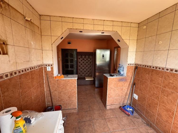 Apartament cu 3 camere semidecomandat în George Enescu