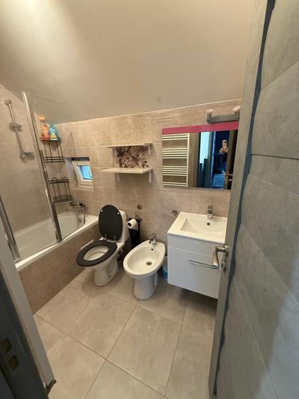 Duplex cu 4 camere cu Canalizare în Ipotești