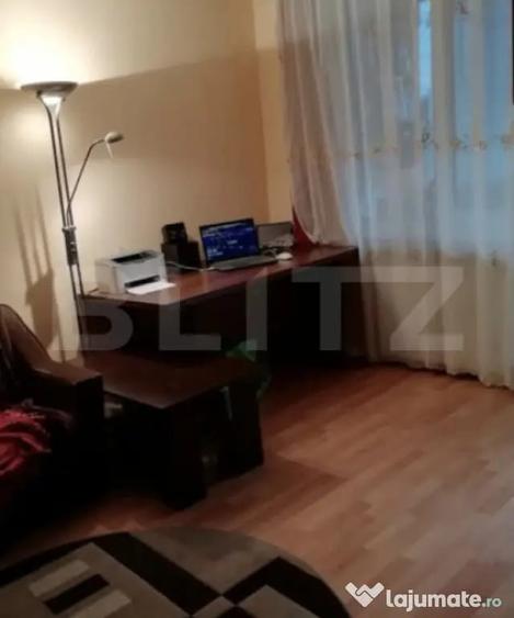 Apartament cu 3 camere semidecomandat în Central