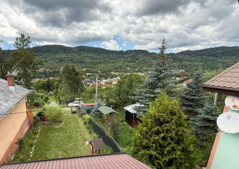 Casă cu 4 camere în Corbi