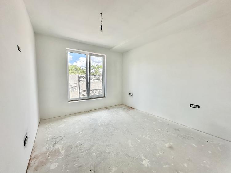 Duplex cu 4 camere cu Canalizare în Moșnița Nouă