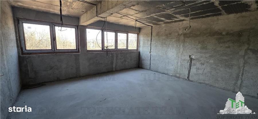 Casă cu 4 camere cu Teren 1643 Mp în Domnești