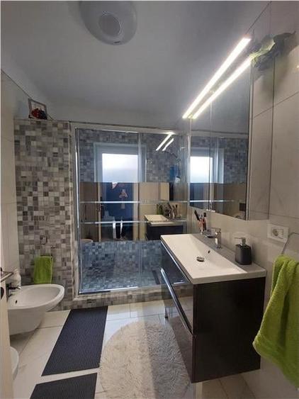 Casă individuală cu 5 camere cu Canalizare în Vladimirescu