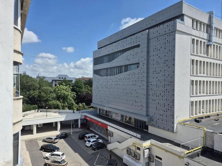 Apartament cu 3 camere decomandat în Ultracentral