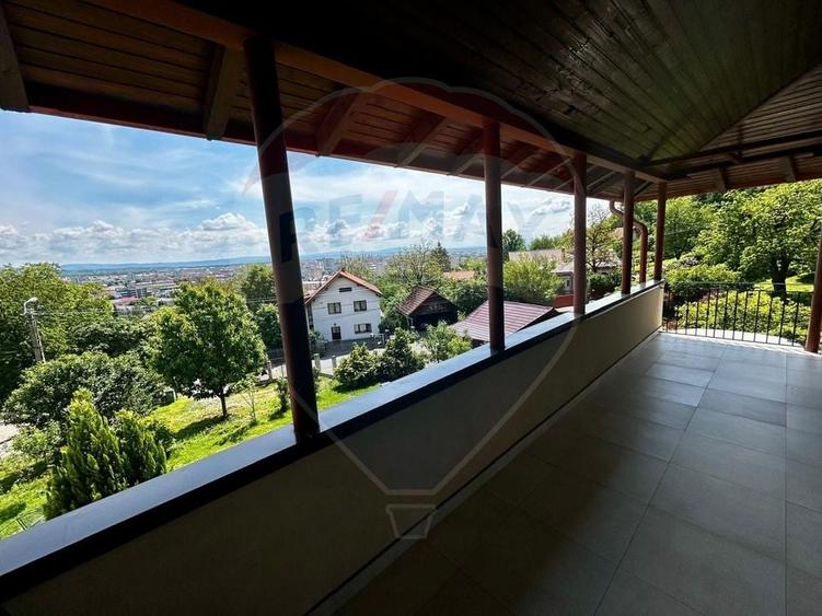 Apartament cu 3 camere decomandat în Valea Roșie
