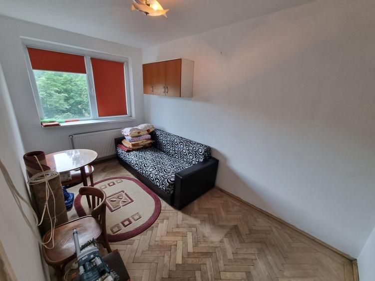 Apartament cu 3 camere semidecomandat în Tomis I