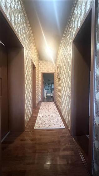 Casă individuală cu 7 camere cu Teren 660 Mp în Lazu