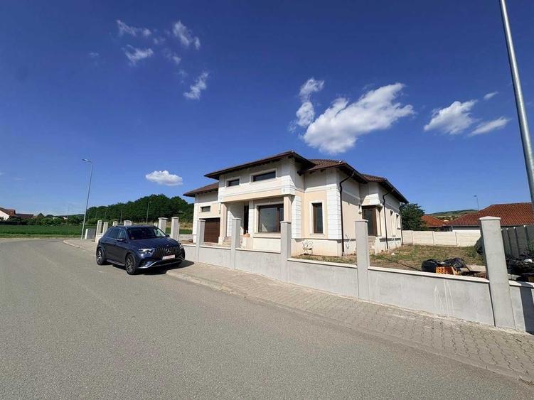 Casă cu 4 camere în Ciugud