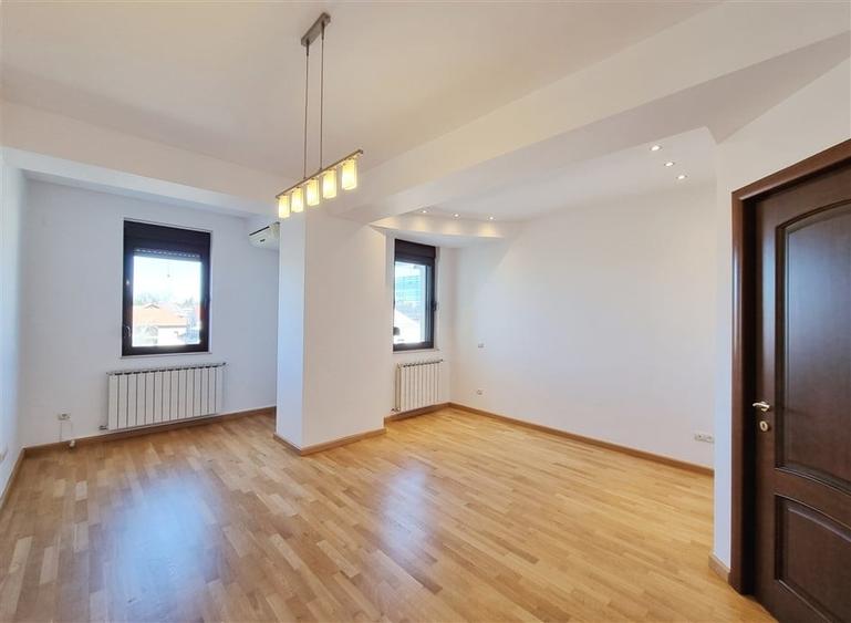 Unfurnished 3-Bedroom Apartment | Arch of Triumph - Kiseleff | Garage & Storage - 10