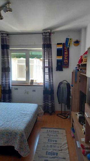 Apartament cu 4 camere decomandat în Moara
