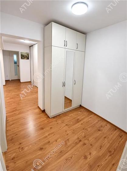Apartament cu 3 camere decomandat, mobilat în Terezian