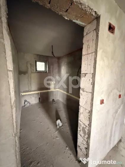 Casă cu 3 camere cu Teren 2857 Mp în Buzoești