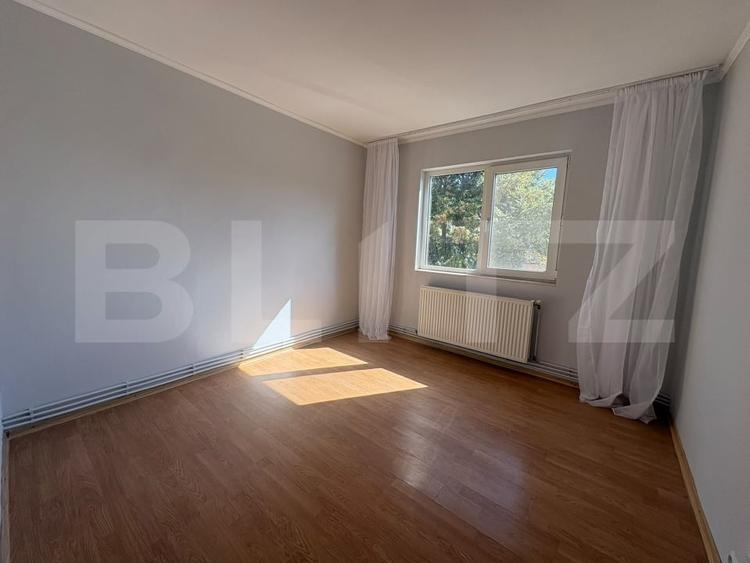 Apartament cu 3 camere semidecomandat, mobilat în Hunedoara