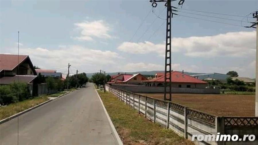 Teren de 4300 mp, în Sud