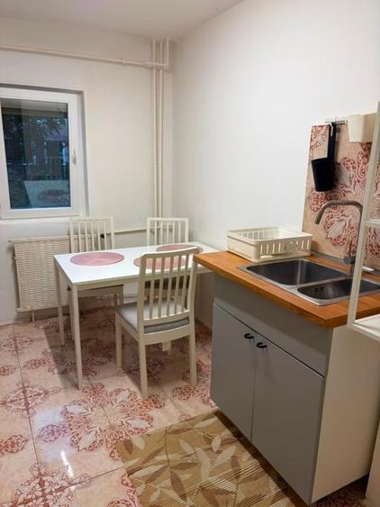 Apartament cu 2 camere semidecomandat, mobilat în Complex Studențesc
