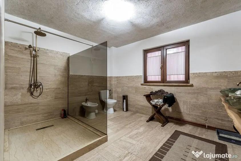 Casă cu 5 camere cu Teren 12000 Mp în Barațca