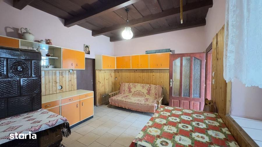 Casă cu 3 camere cu Teren 3263 Mp în Central