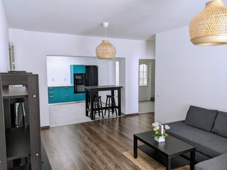 Apartament cu 3 camere decomandat în Noua